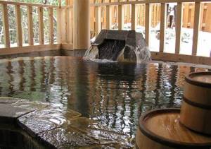 結婚指輪を着けたまま温泉に入っても大丈夫？